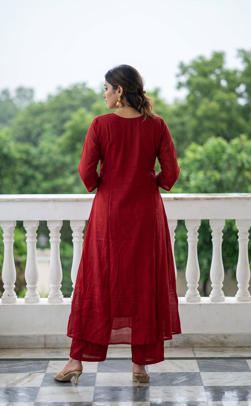 Marron Chinon Beats Embroidery Kurti Set