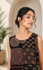 Black Cotton All-Over Kalamkari Printed Long Straight Kurti 3 piece Combo With Sling Bag