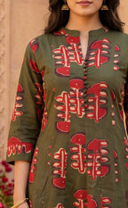 Mehndi Green Cotton Botanical and large Leaf Printed Kurti Set