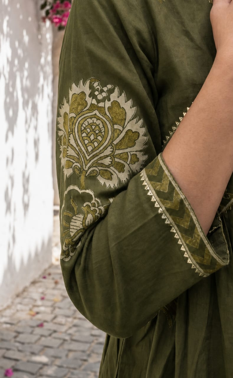Mehndi Green Cotton All-Over Floral Print Kurti Set